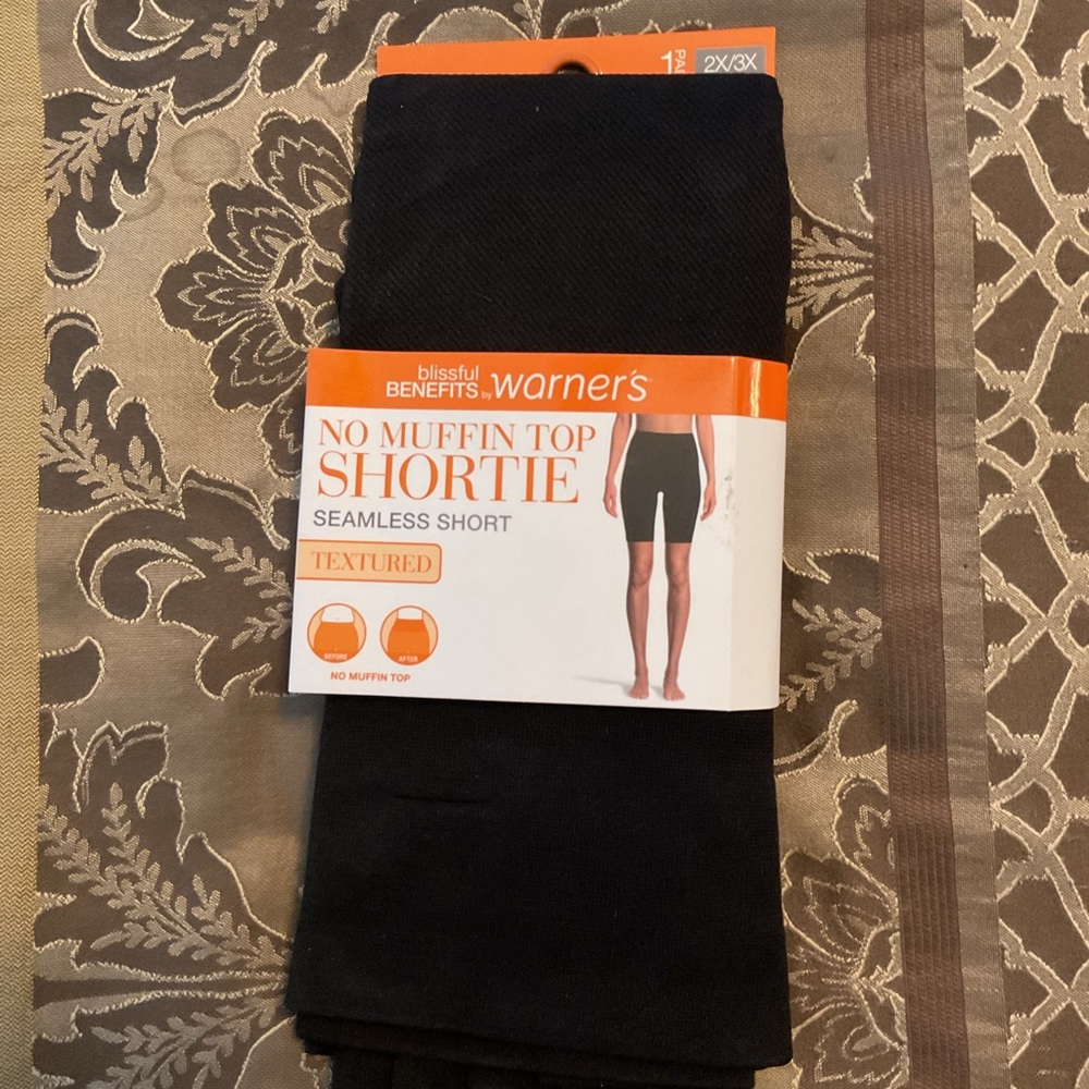2 Blissful Benefits by Warner Shorts. Size 2X/3X. Black. New in package.